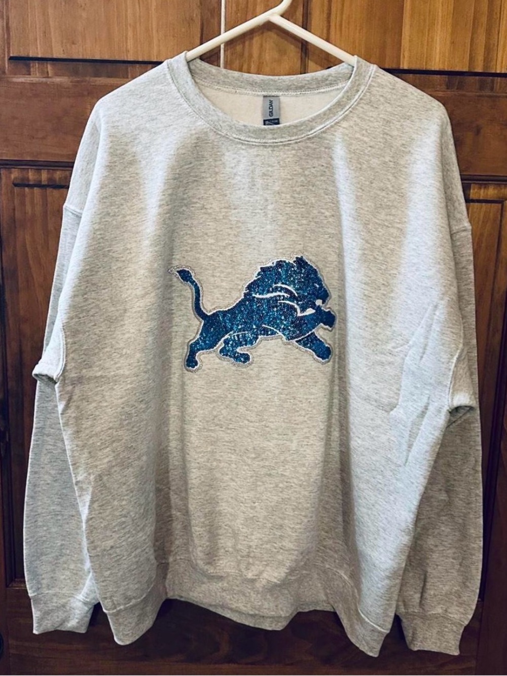 Detroit lions Gray Crewneck Sweatshirt with sequin Blue Lion Logo Size XL
